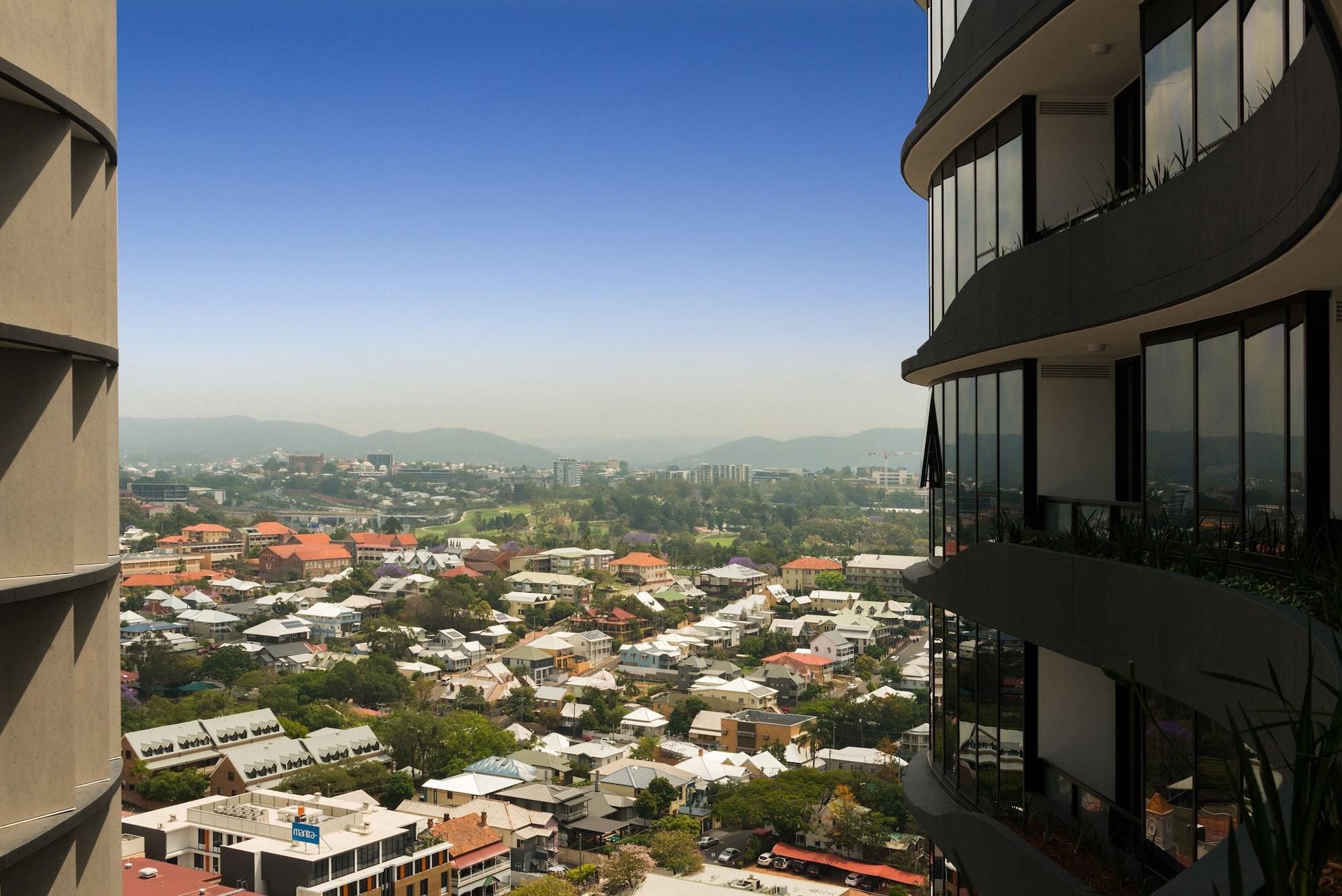 ブリスベン Fv By Peppersアパートホテル エクステリア 写真 View of the suburb from the east