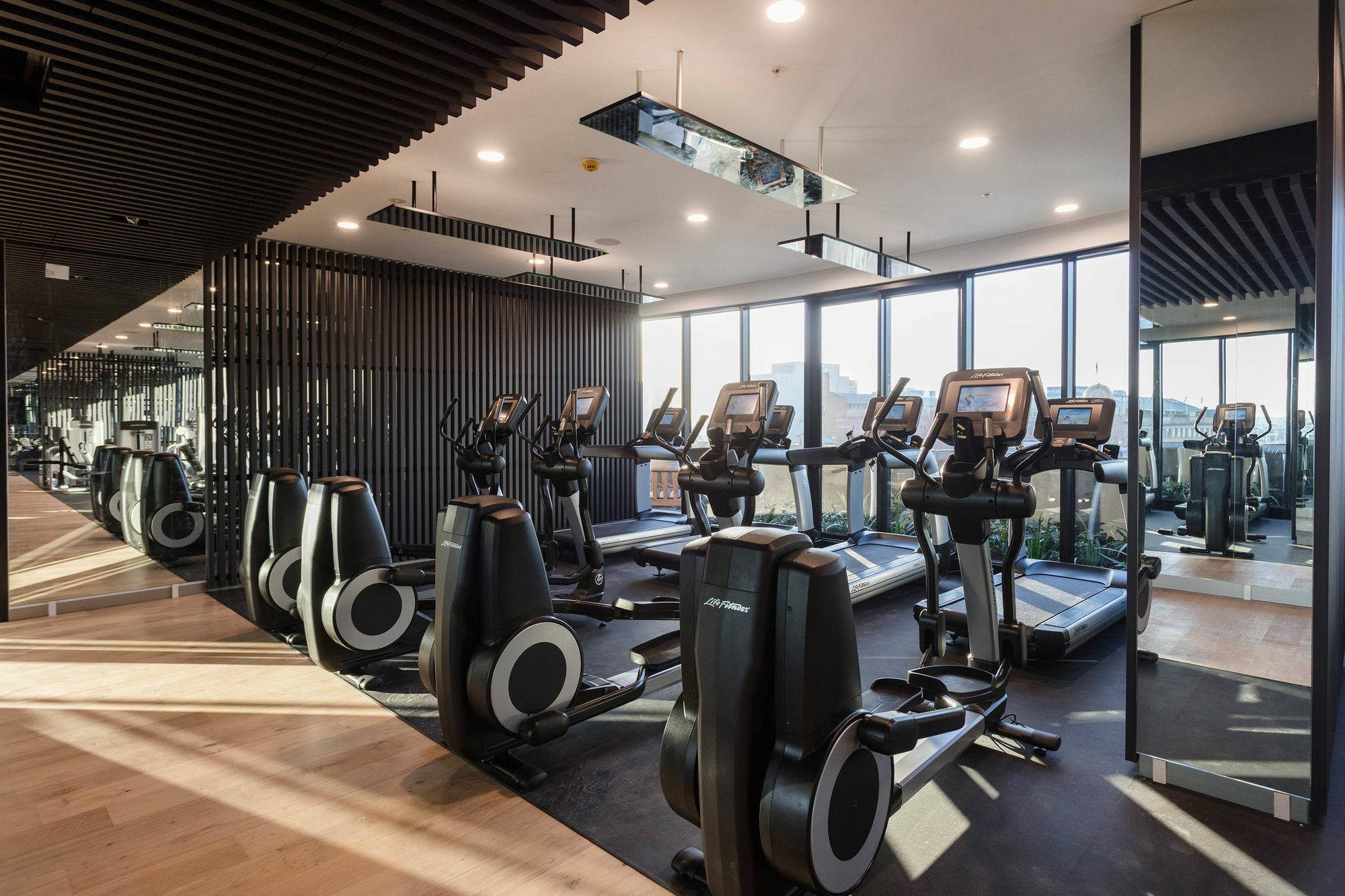 ブリスベン Fv By Peppersアパートホテル エクステリア 写真 The gym at The Standard East Village