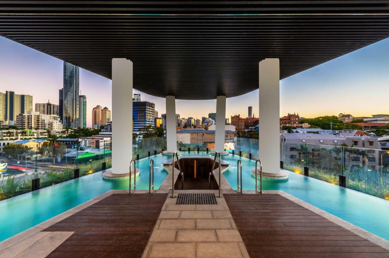 ブリスベン Fv By Peppersアパートホテル エクステリア 写真 The pool at the rooftop of the Emporium South Bank