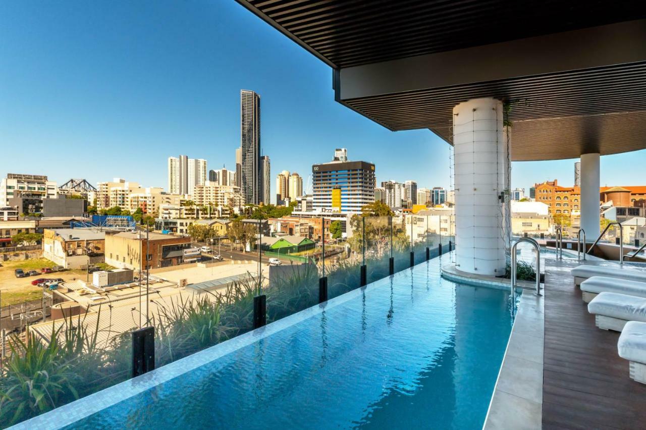 ブリスベン Fv By Peppersアパートホテル エクステリア 写真 The rooftop pool at Emporium Southbank