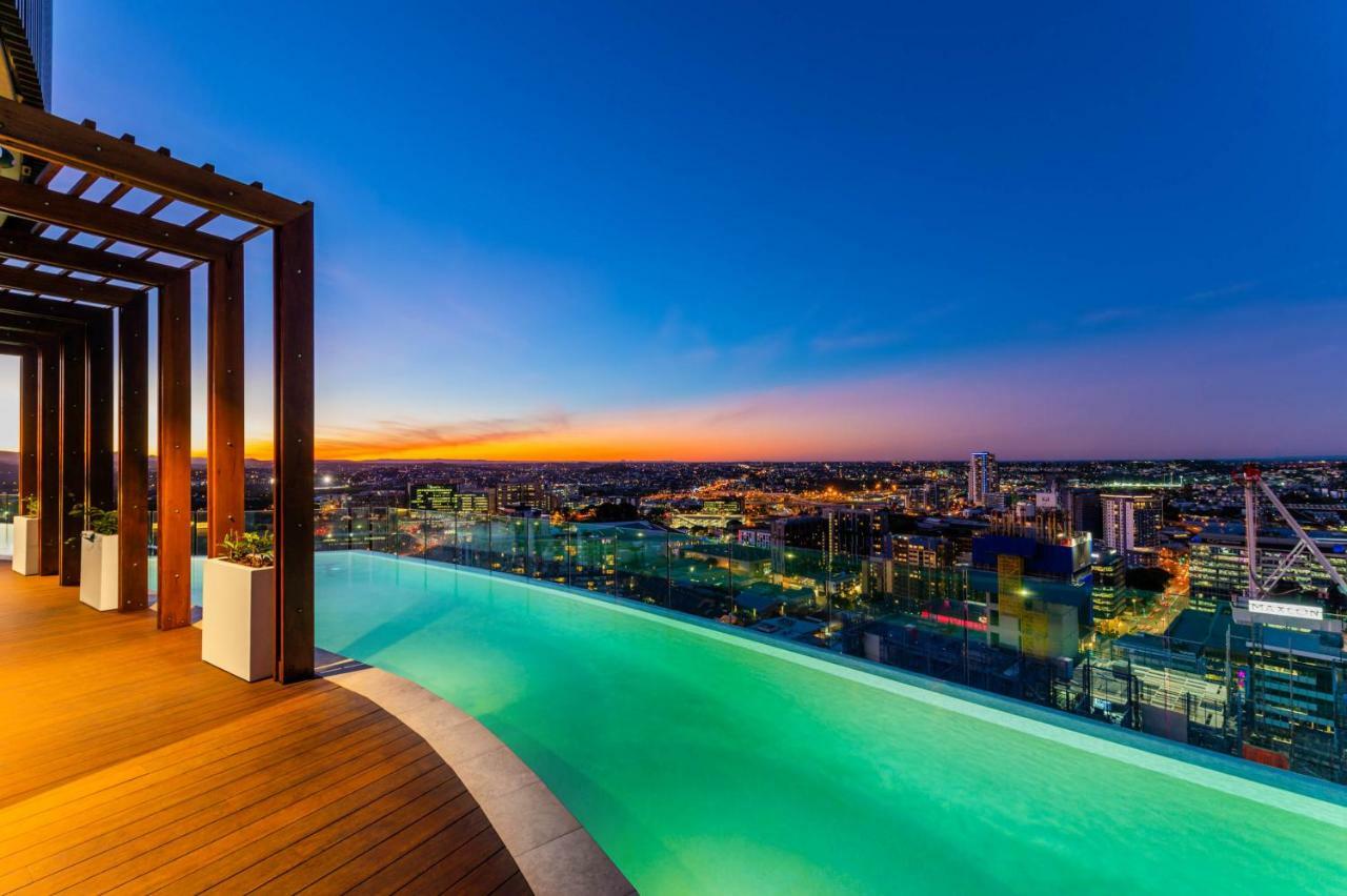 ブリスベン Fv By Peppersアパートホテル エクステリア 写真 Infinity pool at the rooftop of the hotel